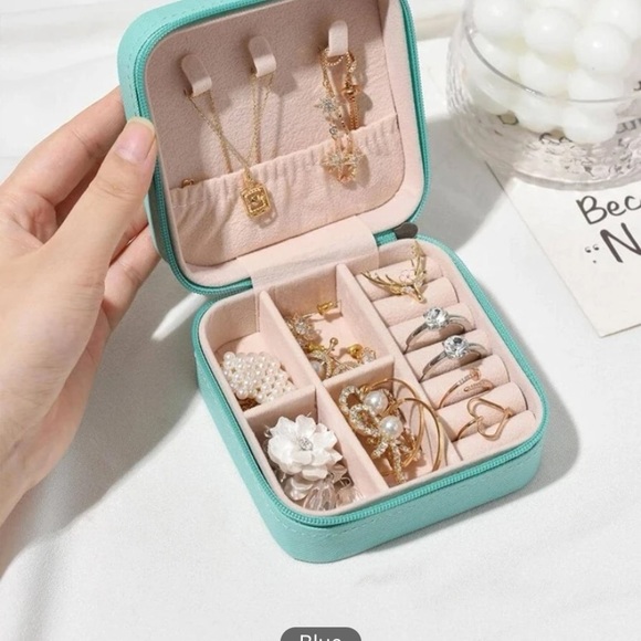 Brand new Jewelry box in blue color - Picture 5 of 6